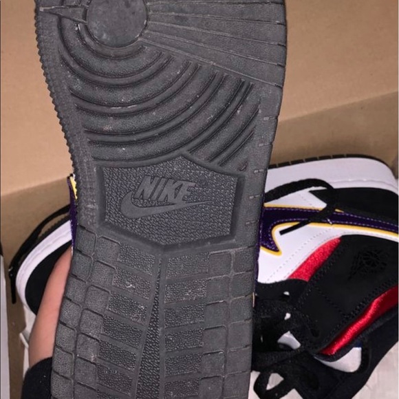 Jordan 1 Mid Rivals - Picture 3 of 4